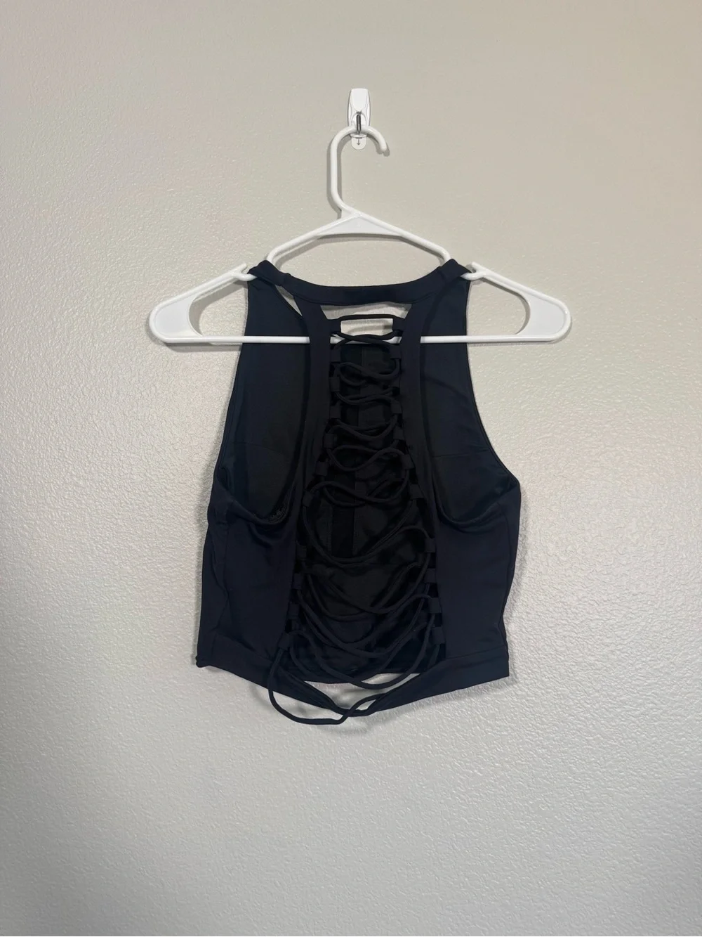 ALO Yoga Lace Up Movement Tank in Black - M